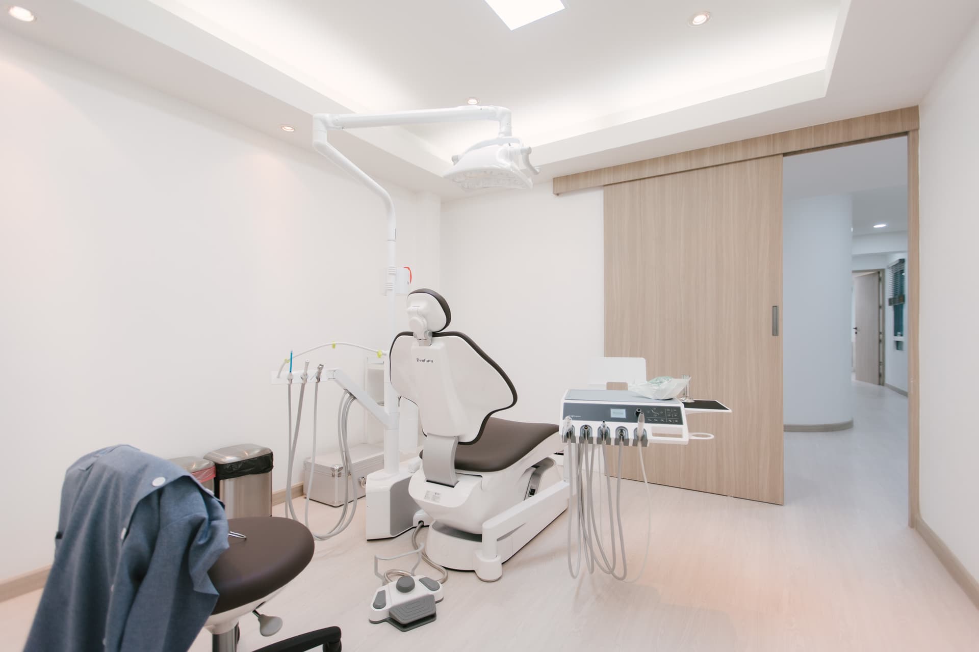 Corridor with X-ray room and treatment rooms