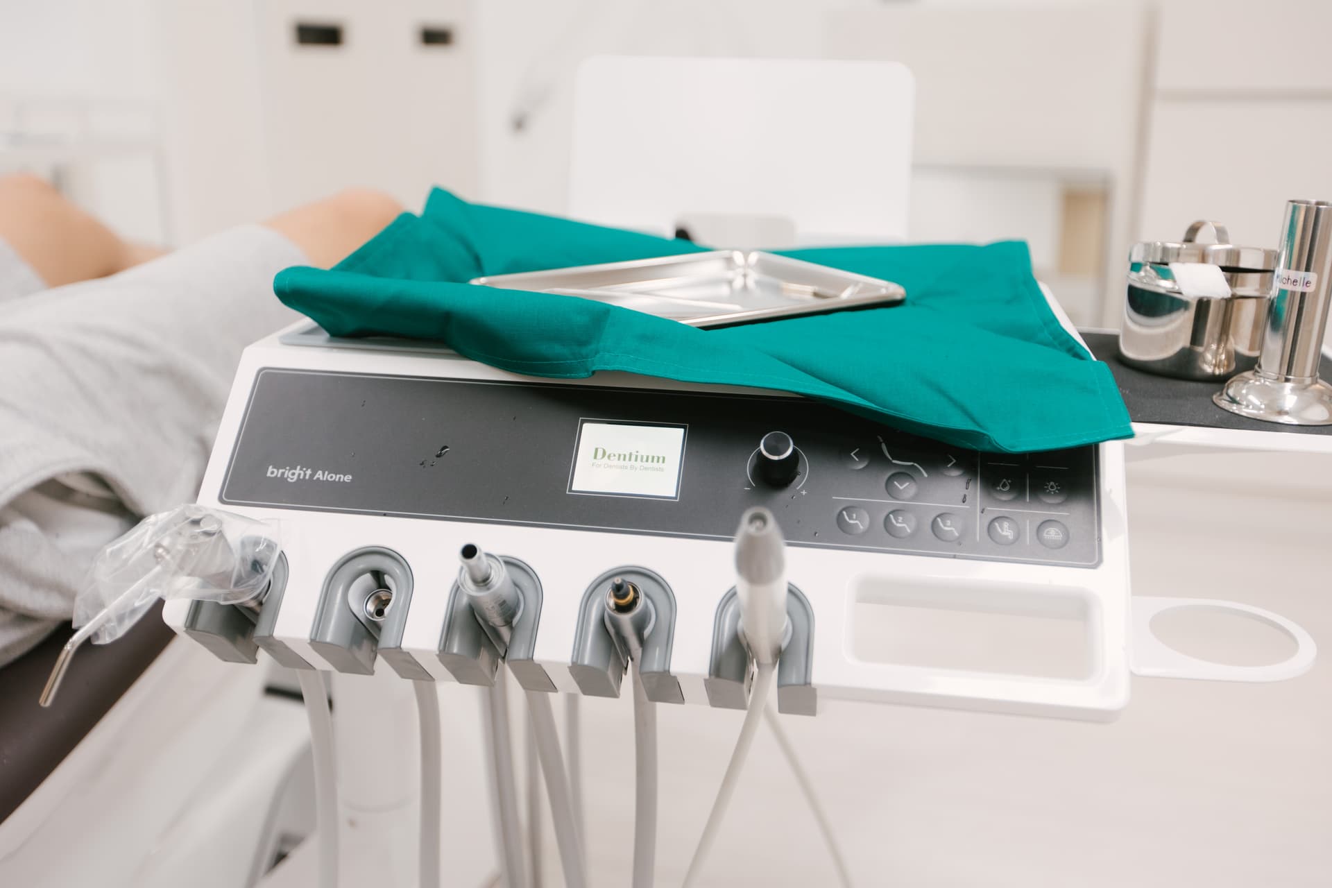 Dentium dental unit with sterile tray setup